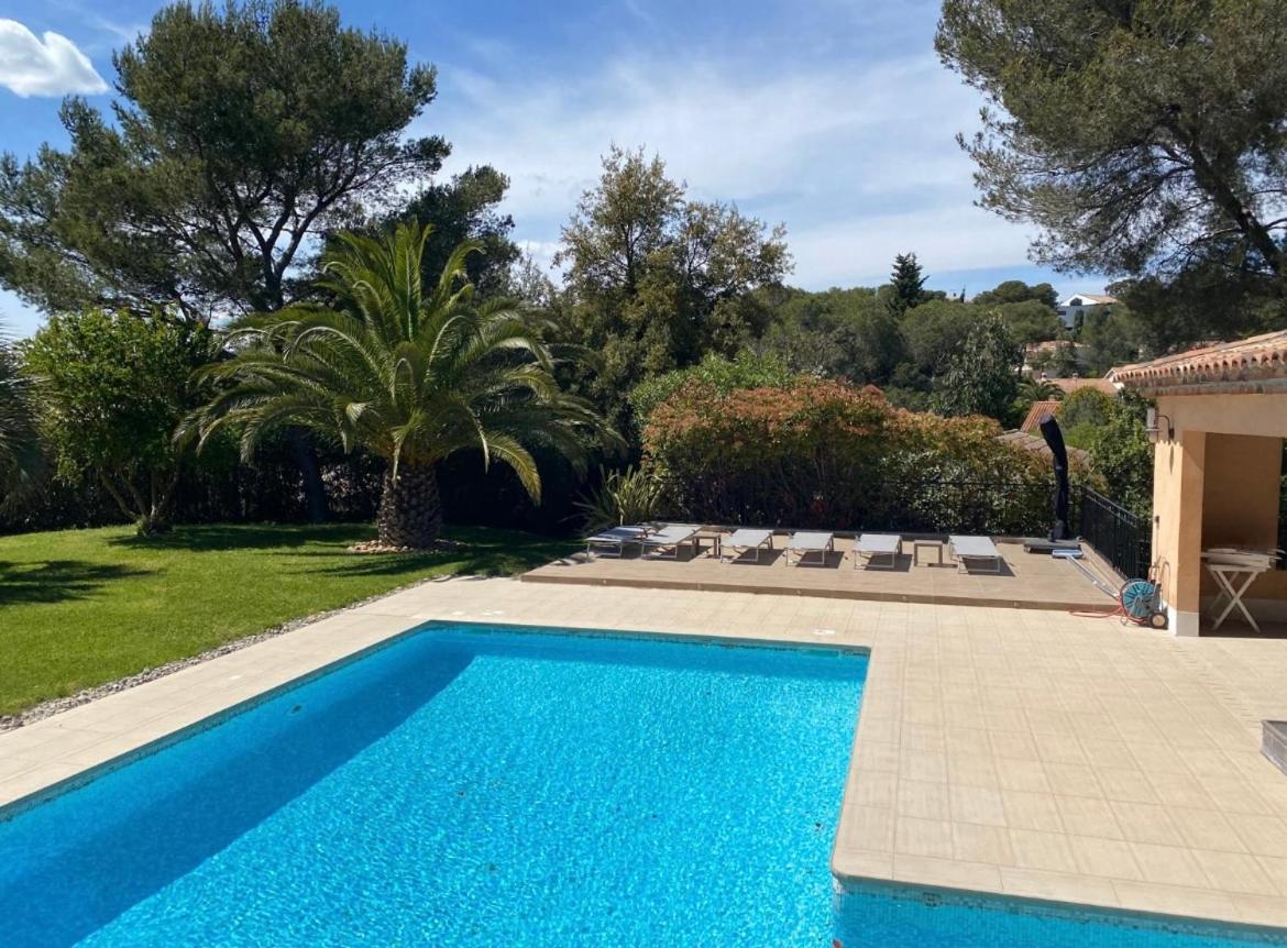 Belle villa à Saint Raphaël dans clos privé Esterno foto