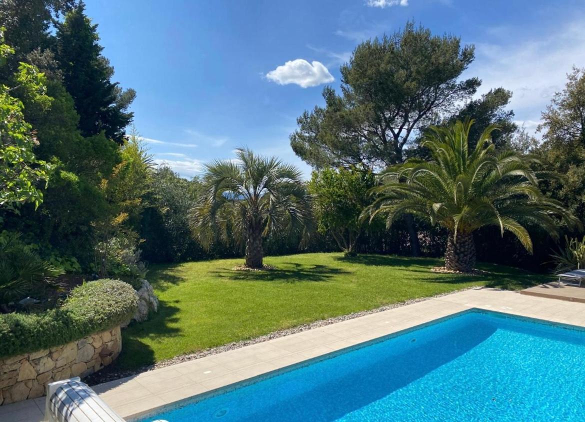 Belle villa à Saint Raphaël dans clos privé Esterno foto
