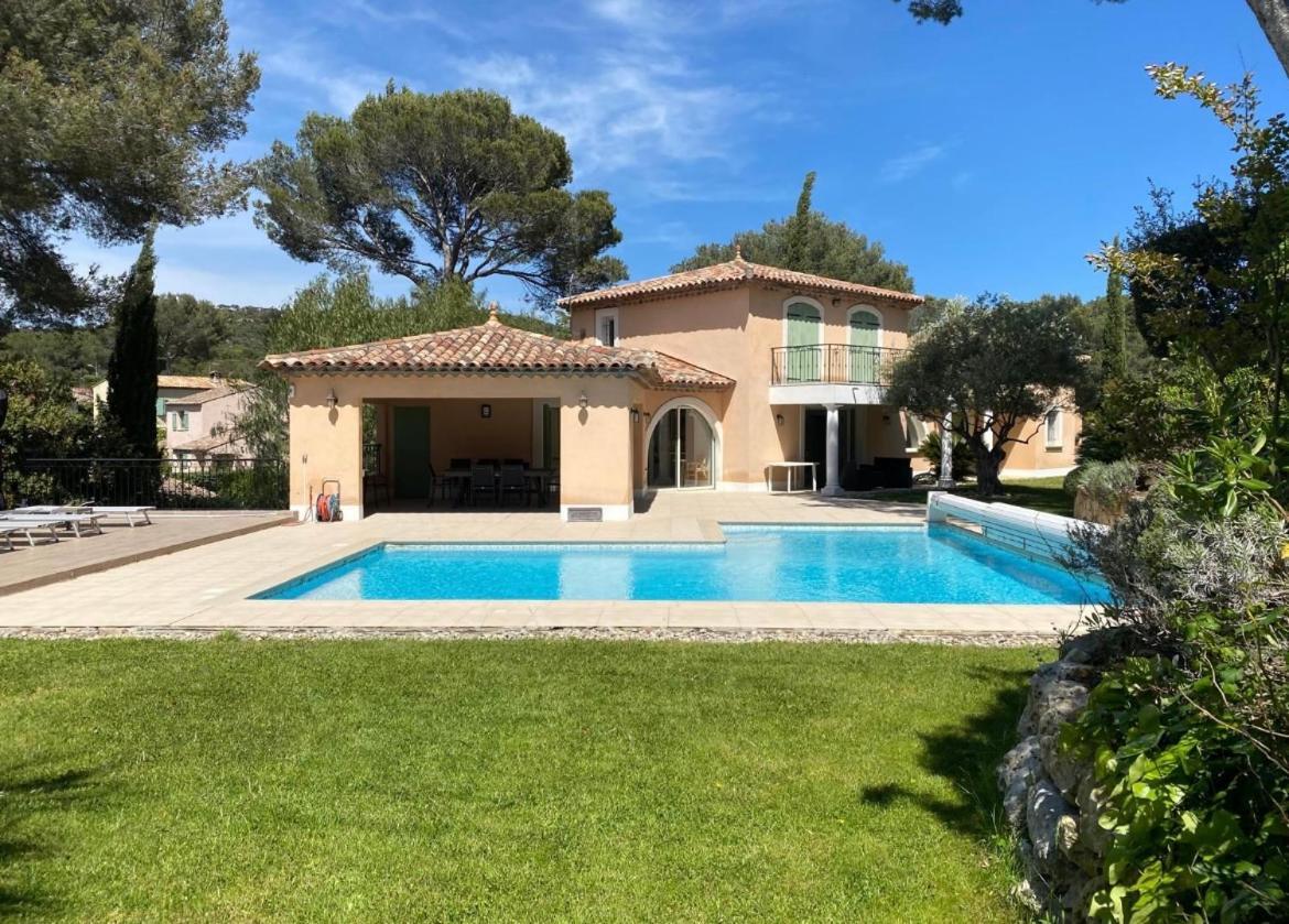 Belle villa à Saint Raphaël dans clos privé Esterno foto