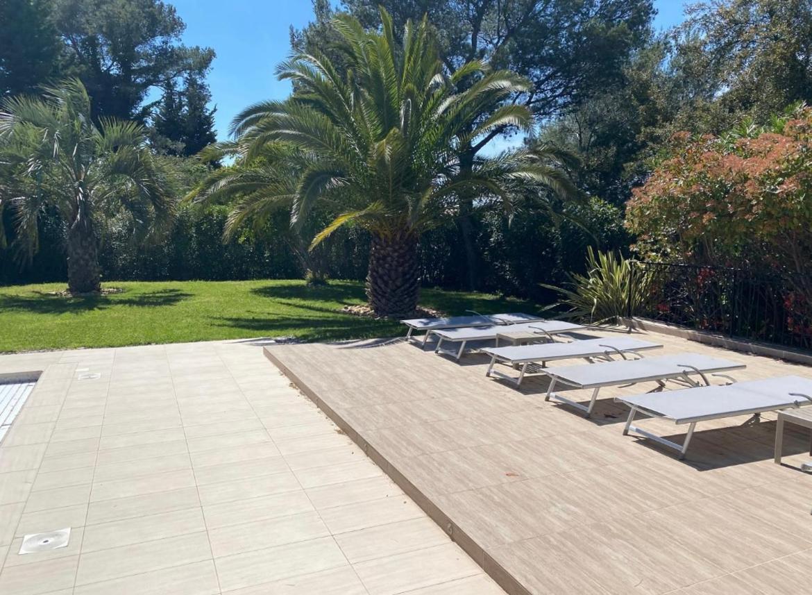 Belle villa à Saint Raphaël dans clos privé Esterno foto