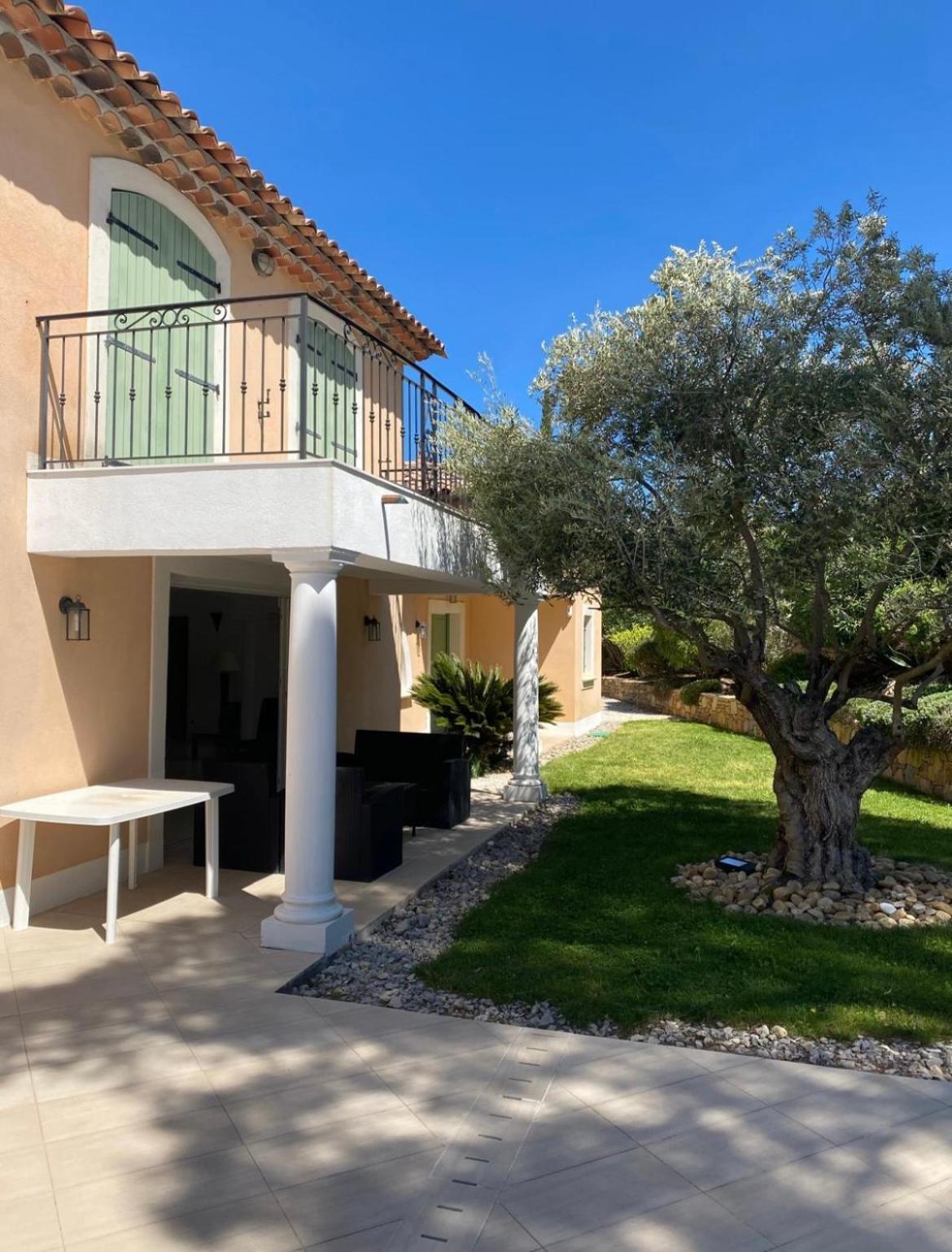 Belle villa à Saint Raphaël dans clos privé Esterno foto