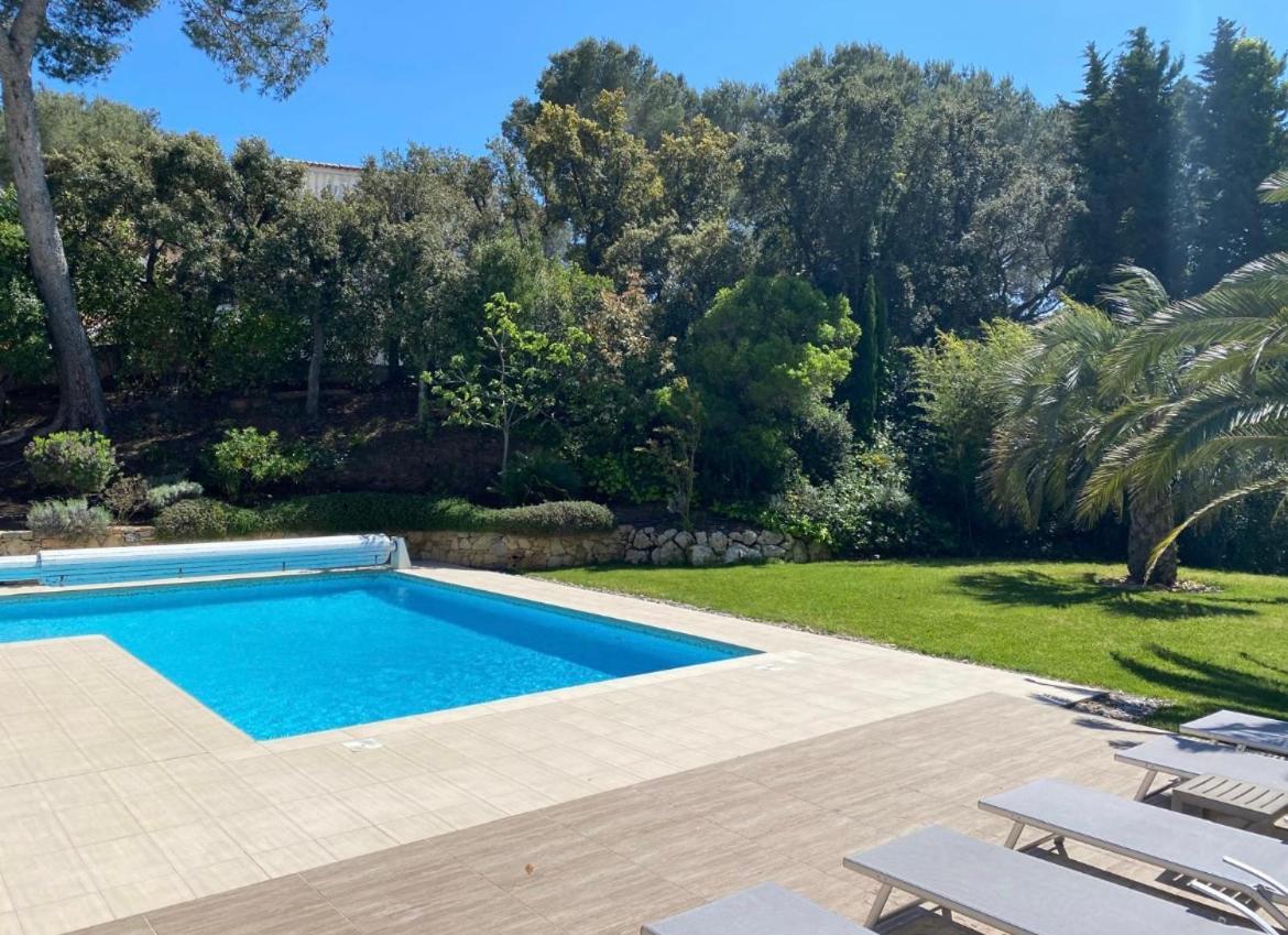 Belle villa à Saint Raphaël dans clos privé Esterno foto