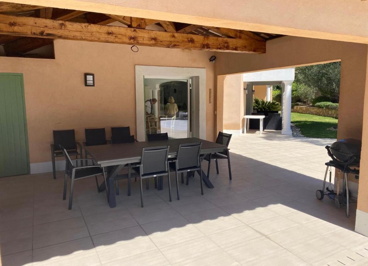 Belle villa à Saint Raphaël dans clos privé Esterno foto