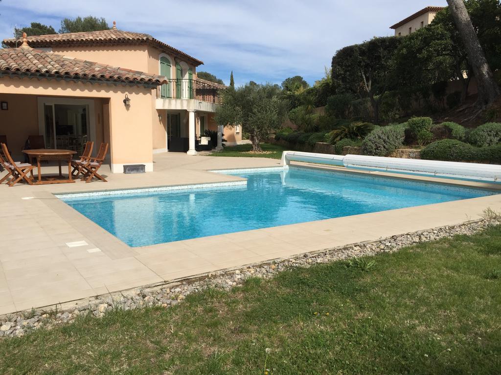 Belle villa à Saint Raphaël dans clos privé Esterno foto