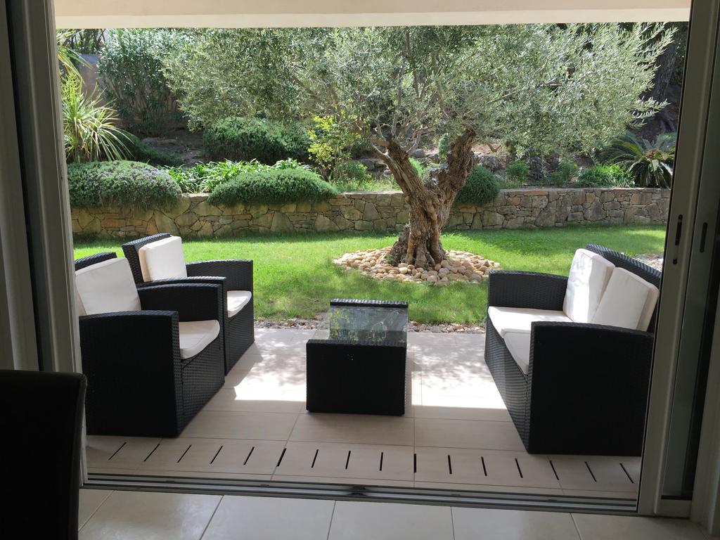 Belle villa à Saint Raphaël dans clos privé Esterno foto
