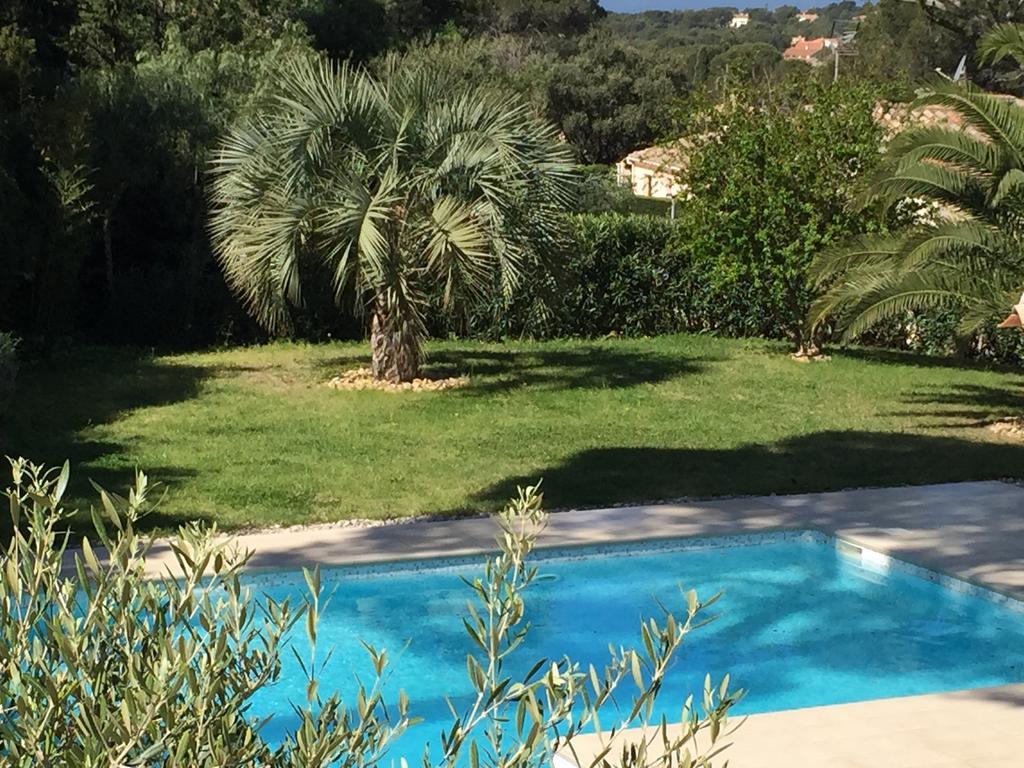 Belle villa à Saint Raphaël dans clos privé Esterno foto