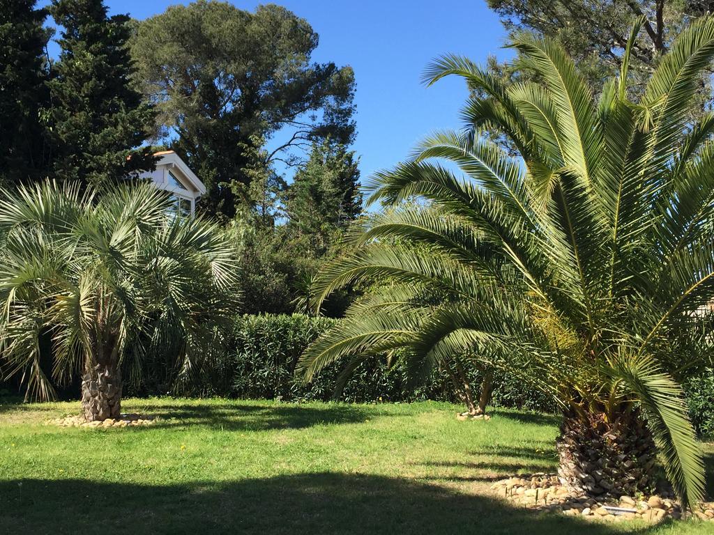 Belle villa à Saint Raphaël dans clos privé Esterno foto