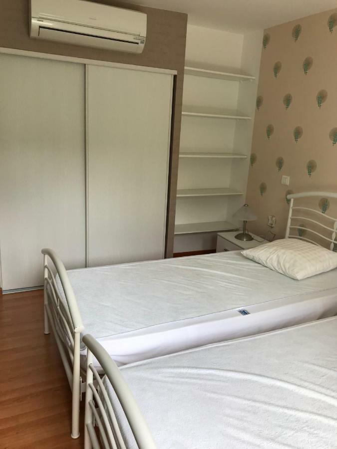 Belle villa à Saint Raphaël dans clos privé Esterno foto