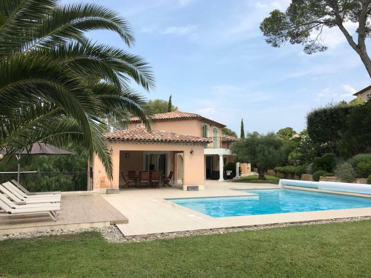 Belle villa à Saint Raphaël dans clos privé Esterno foto