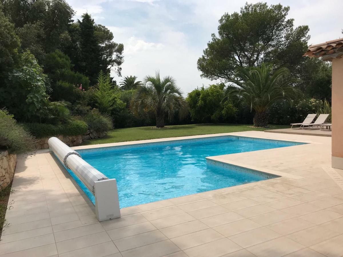 Belle villa à Saint Raphaël dans clos privé Esterno foto