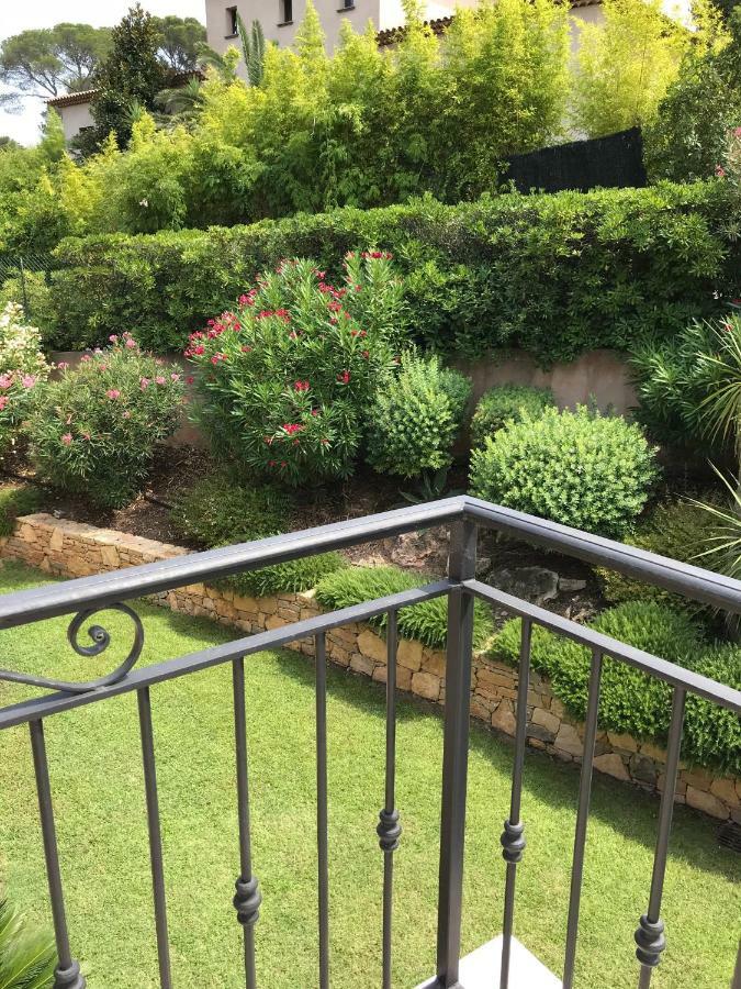 Belle villa à Saint Raphaël dans clos privé Esterno foto