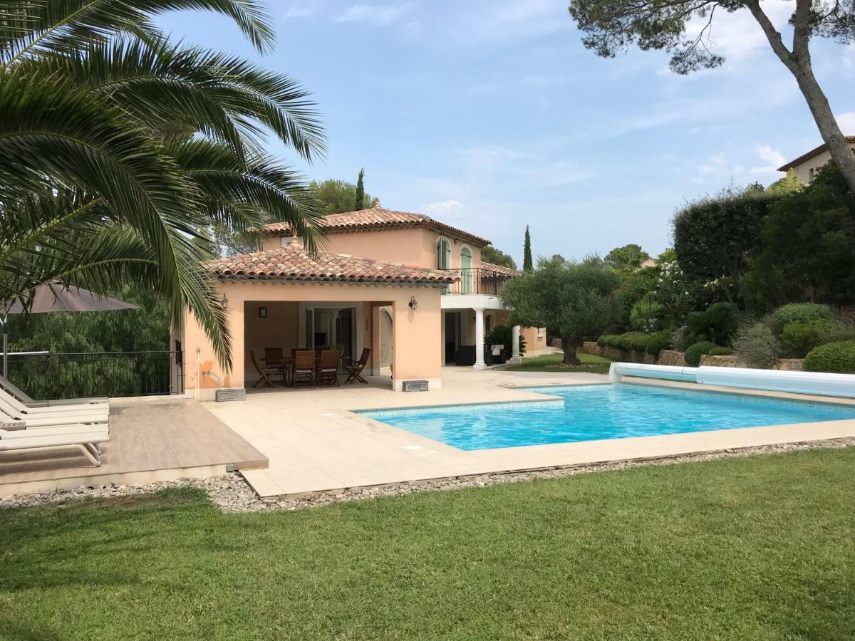 Belle villa à Saint Raphaël dans clos privé Esterno foto