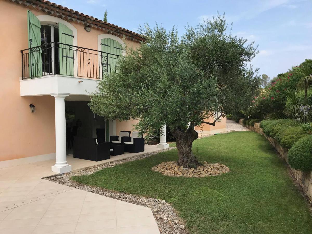 Belle villa à Saint Raphaël dans clos privé Esterno foto