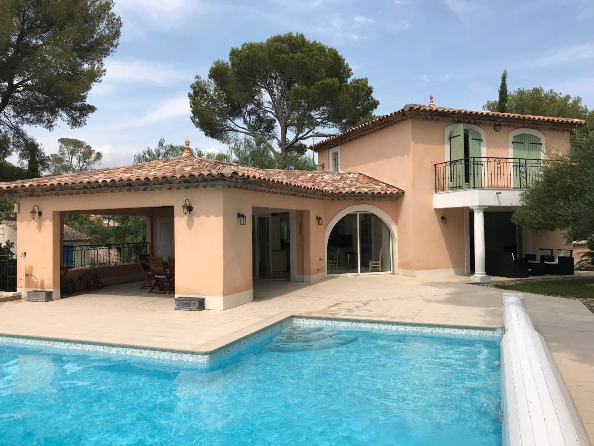 Belle villa à Saint Raphaël dans clos privé Esterno foto