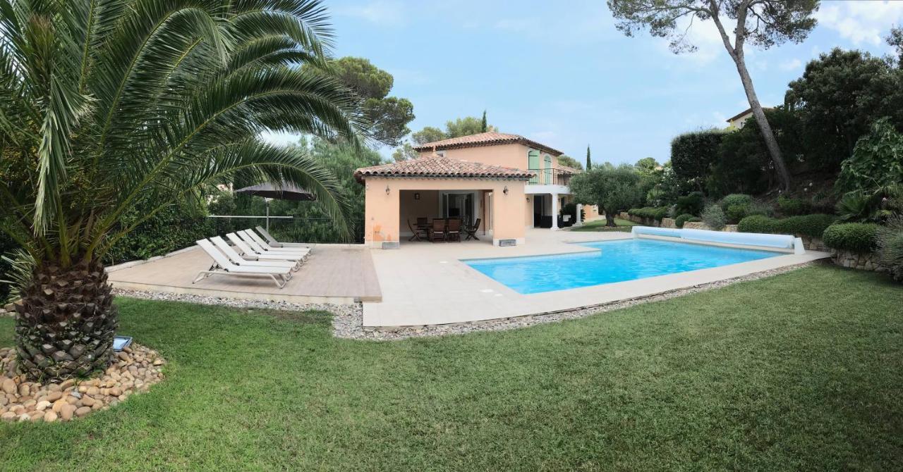 Belle villa à Saint Raphaël dans clos privé Esterno foto