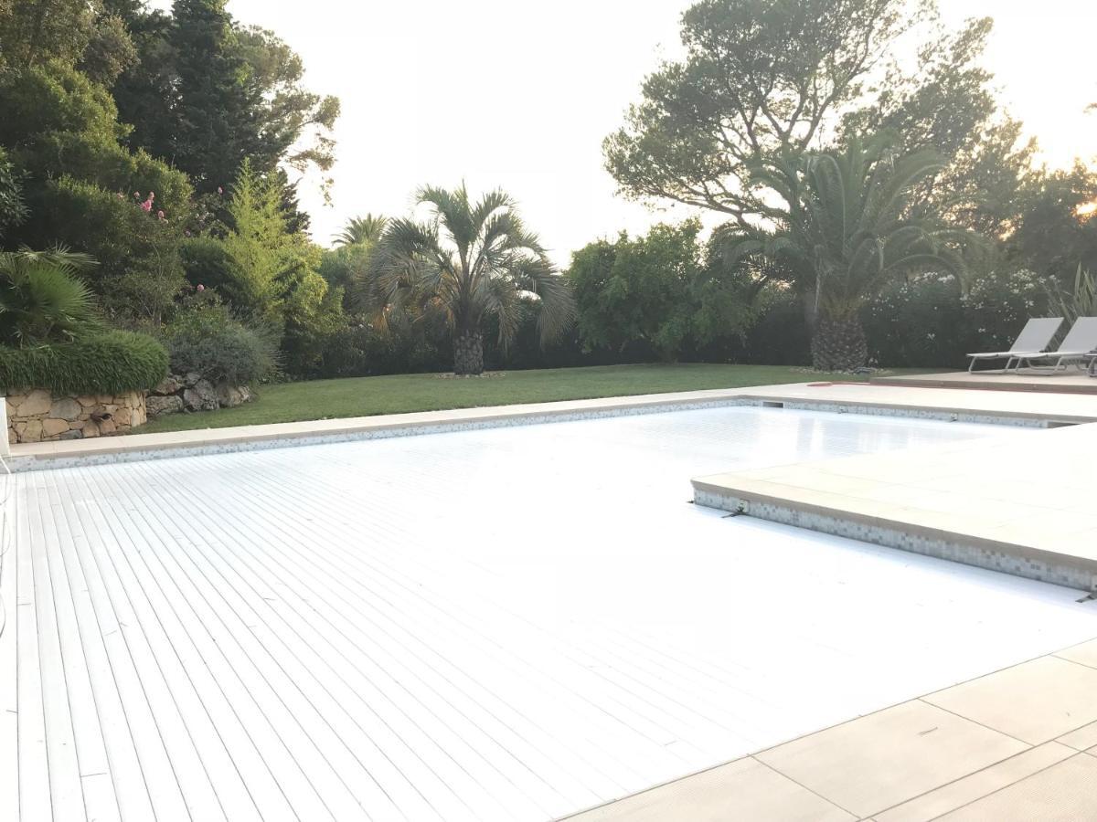 Belle villa à Saint Raphaël dans clos privé Esterno foto