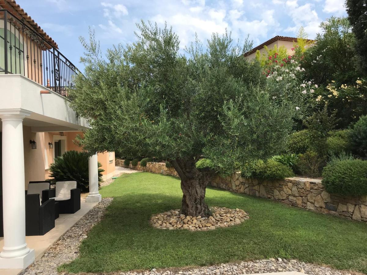 Belle villa à Saint Raphaël dans clos privé Esterno foto